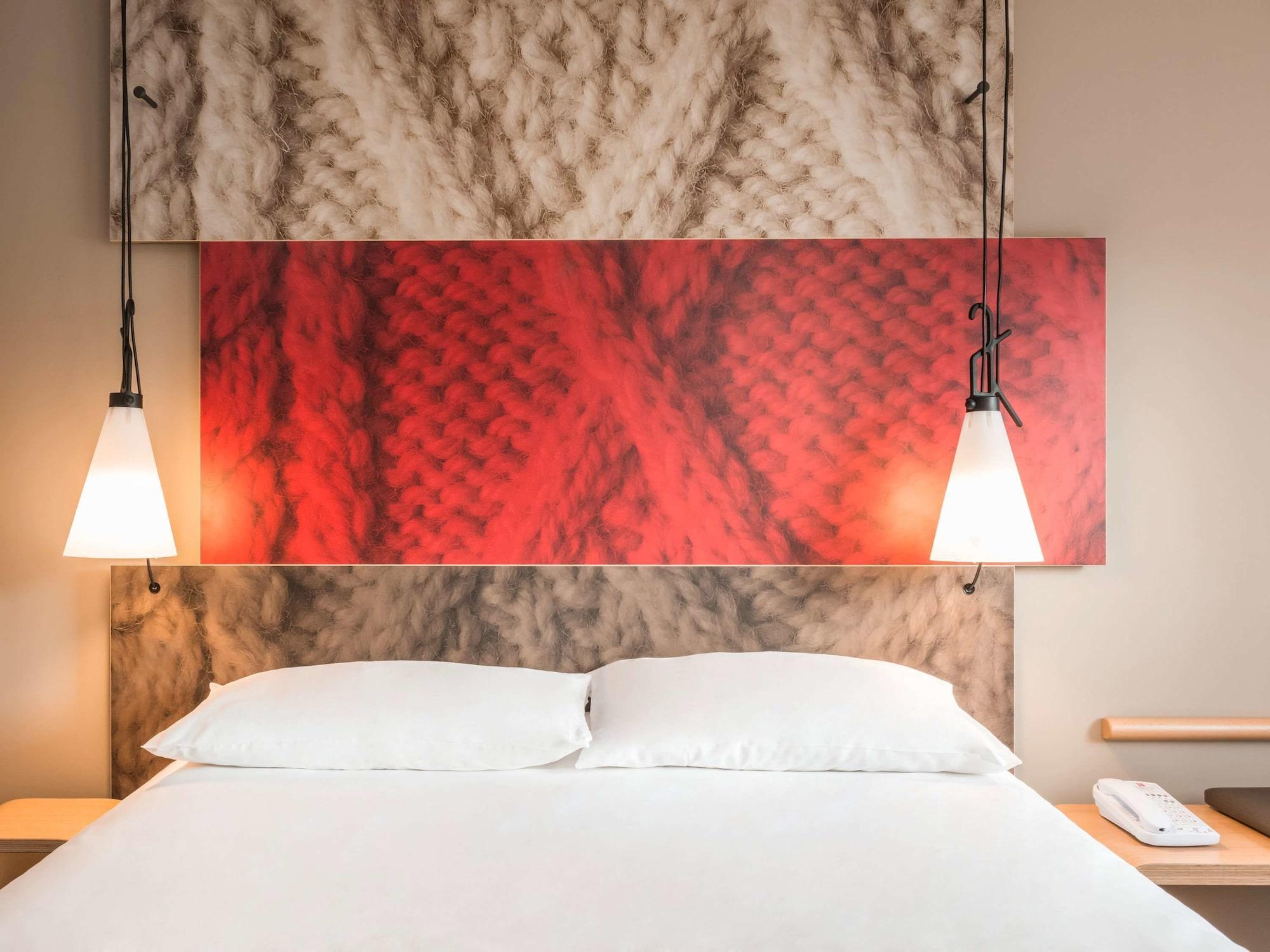 Ibis Rugby East Hotel Крик Екстериор снимка
