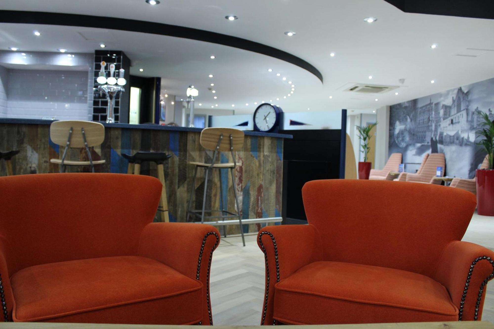 Ibis Rugby East Hotel Крик Екстериор снимка
