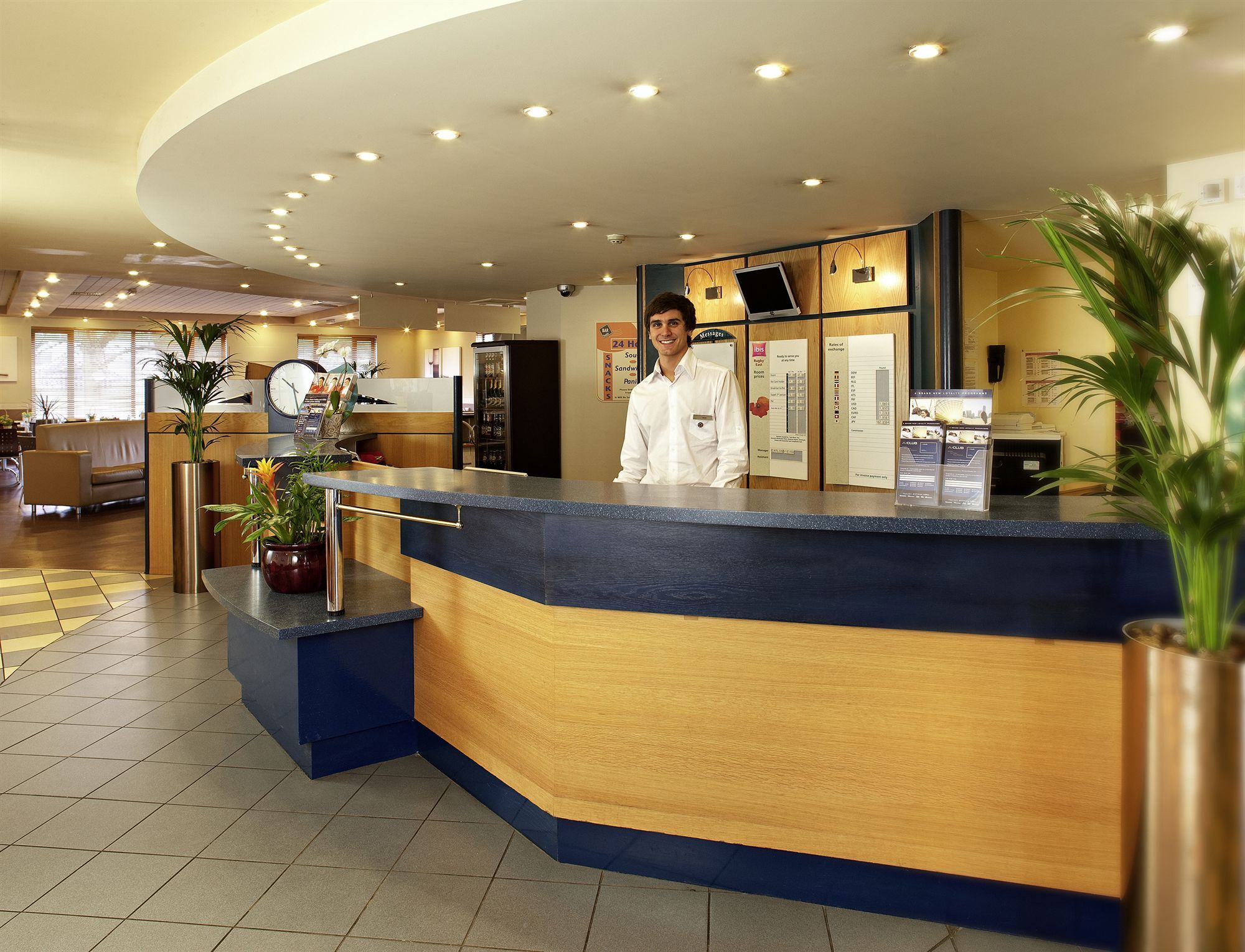Ibis Rugby East Hotel Крик Екстериор снимка